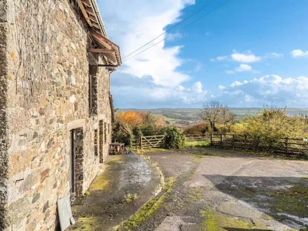 Historic Property With Stunning Views Hennock Exteriör bild