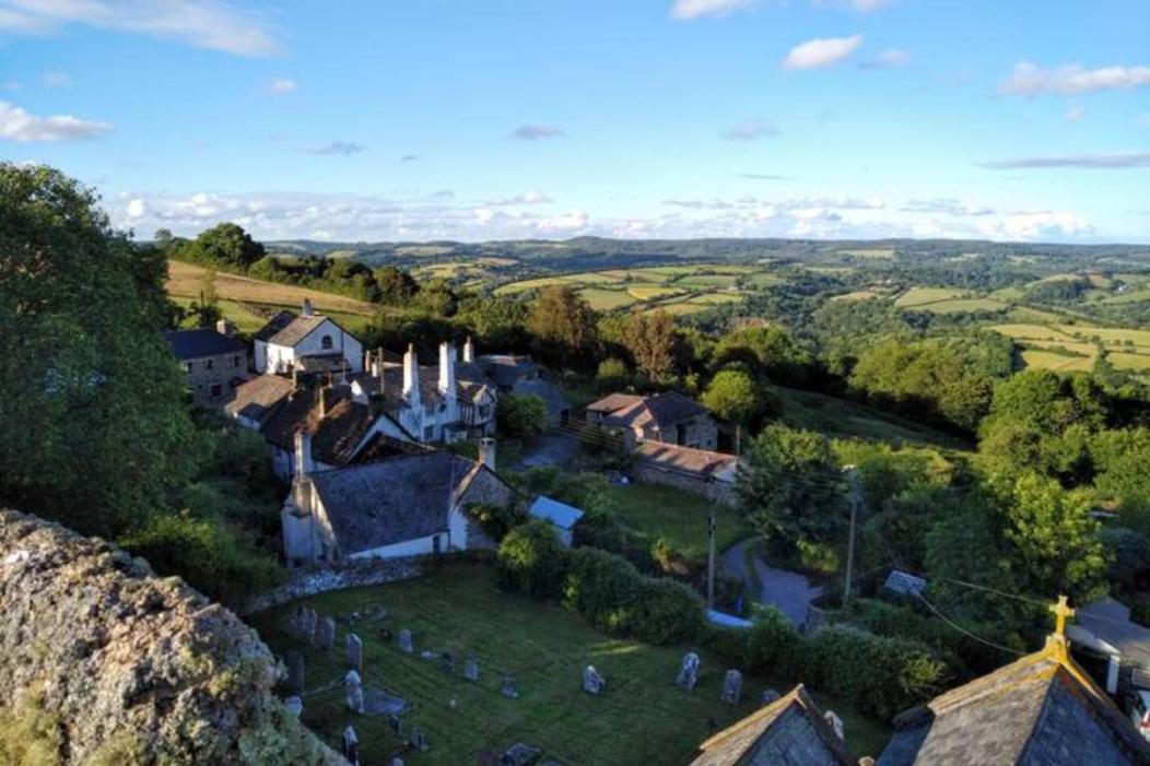 Historic Property With Stunning Views Hennock Exteriör bild
